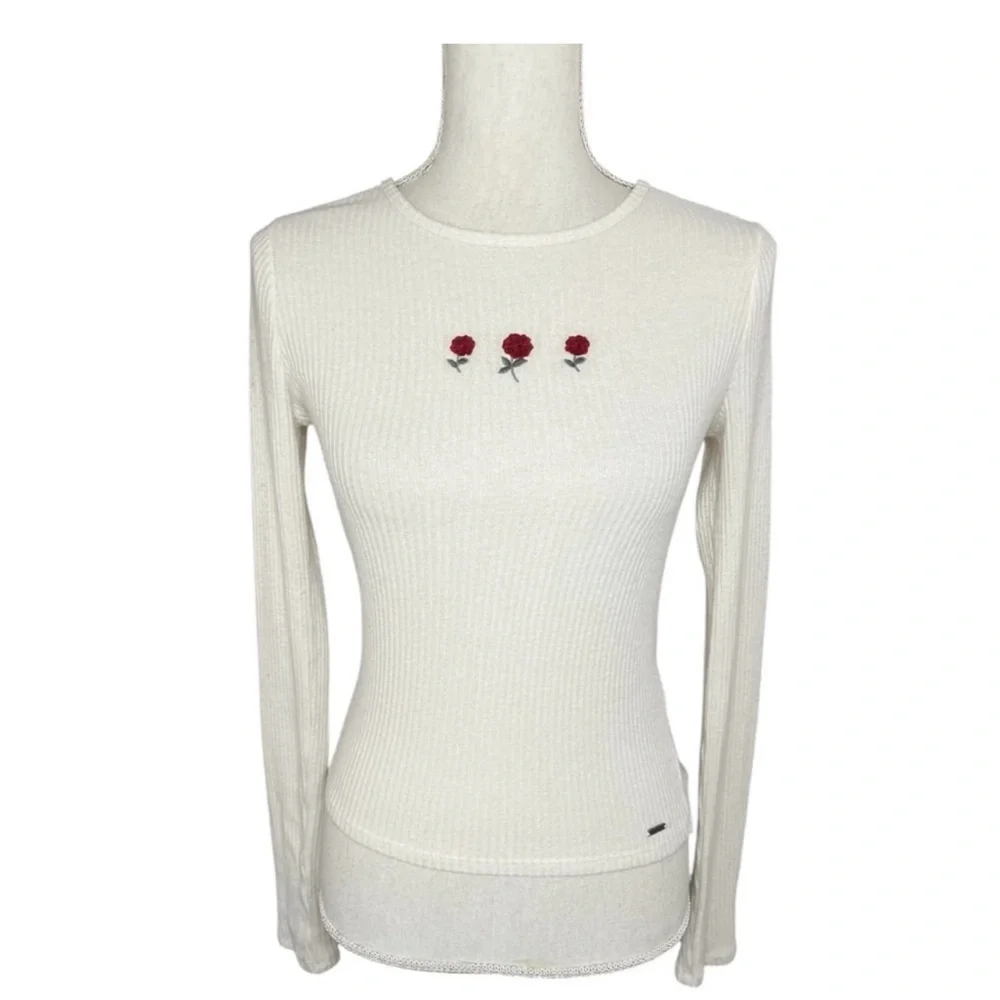 Hollister Cream Long Sleeve Fitted Top with Rose Embroidery Scoop Neck Size XS - Picture 1 of 6